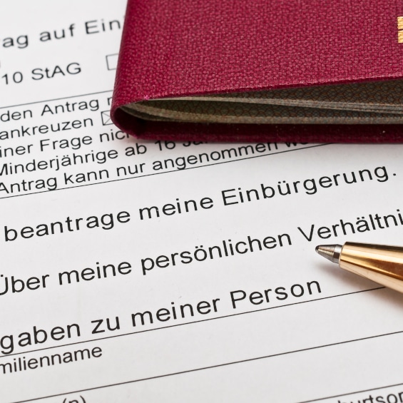 Einbürgerungsantrag: Ihr Weg zum deutschen Pass