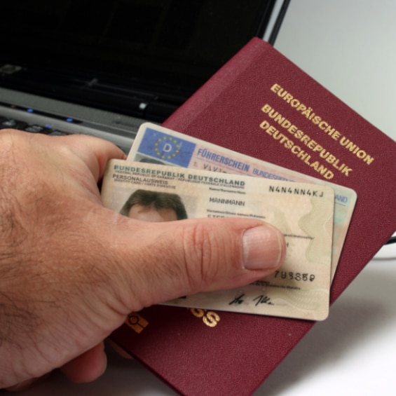 Mit § 8 StAG ist unter Umständen eine Einbürgerung bei fehlenden Voraussetzungen möglich.